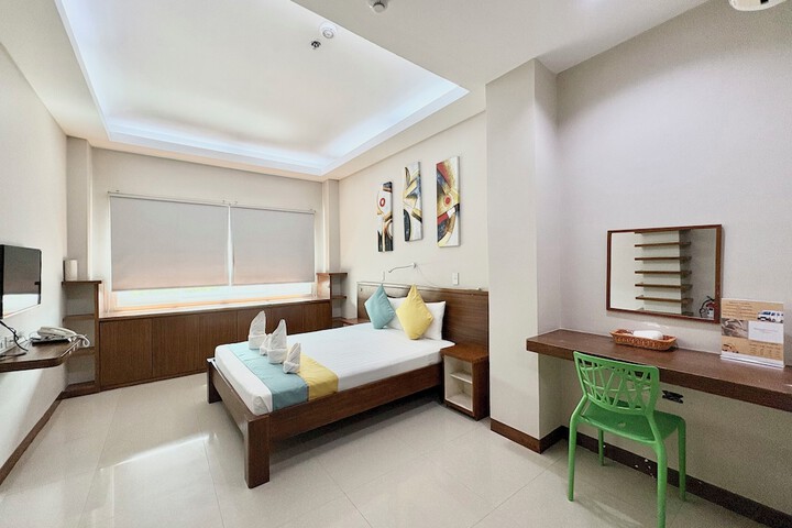 Room 5 of 13