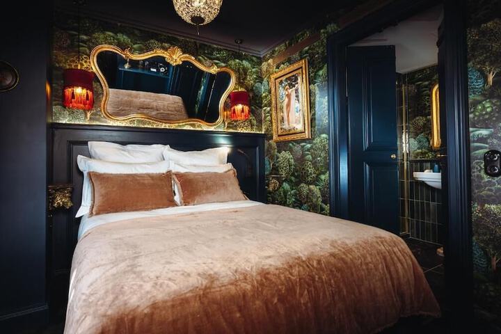 Room 2 of 66
