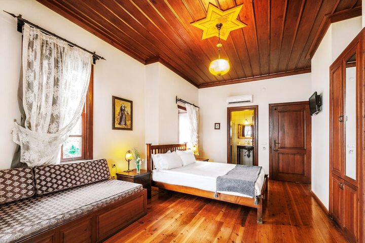 Room 16 of 61