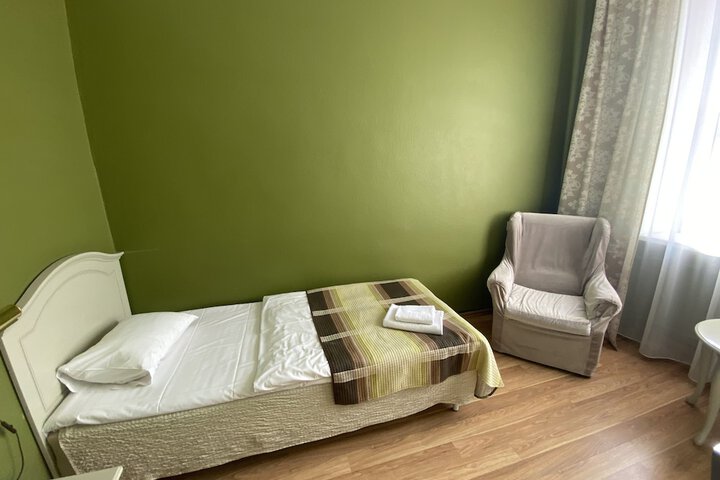Room 93 of 272
