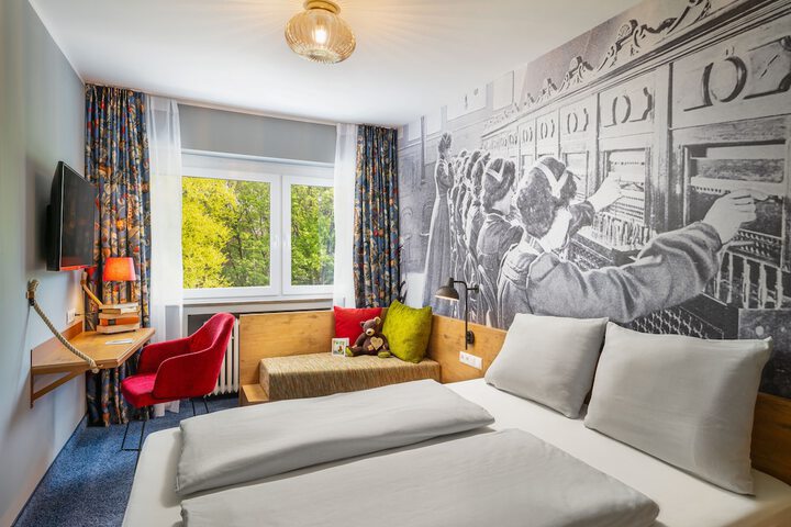 Room 43 of 84
