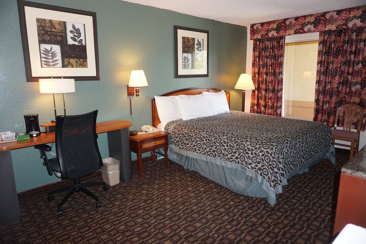 1 King Bed (11 of 13)