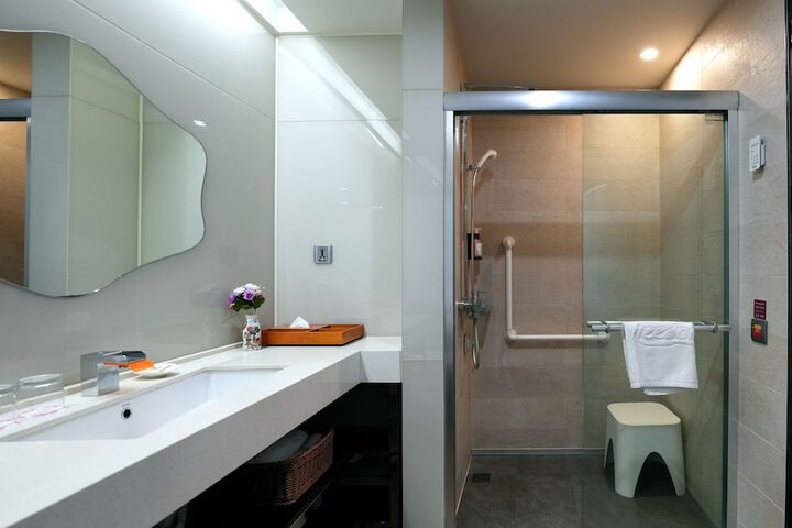 Room 90 of 155