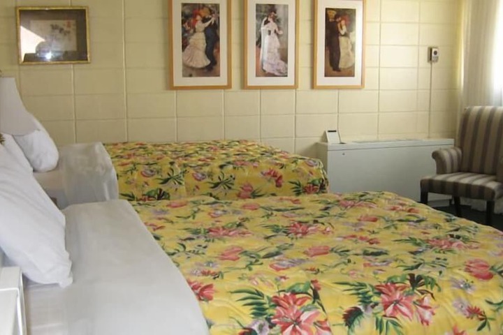 Room 8 of 16