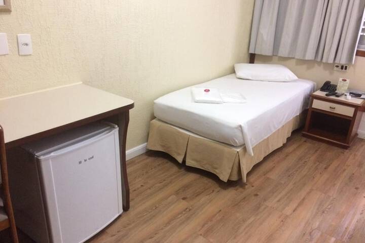 Room 25 of 39