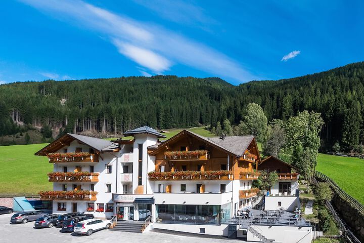 Hotel &  Restaurant Feldrand in Sarentino