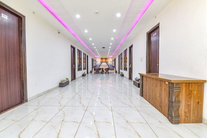 Hotel Interior 4 of 28