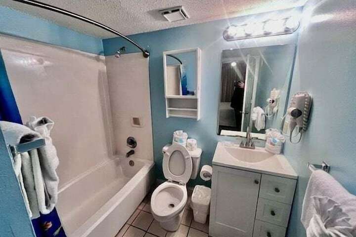 Room 13 of 32