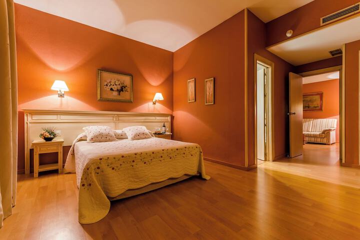Room 9 of 18
