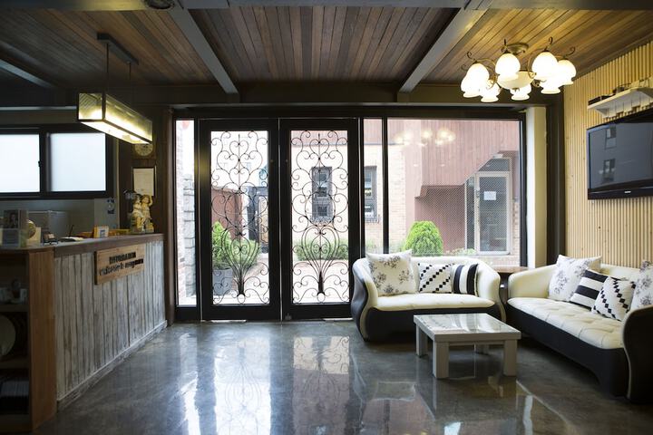 Guest Lobby