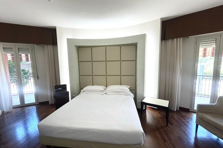 Room 6 of 29
