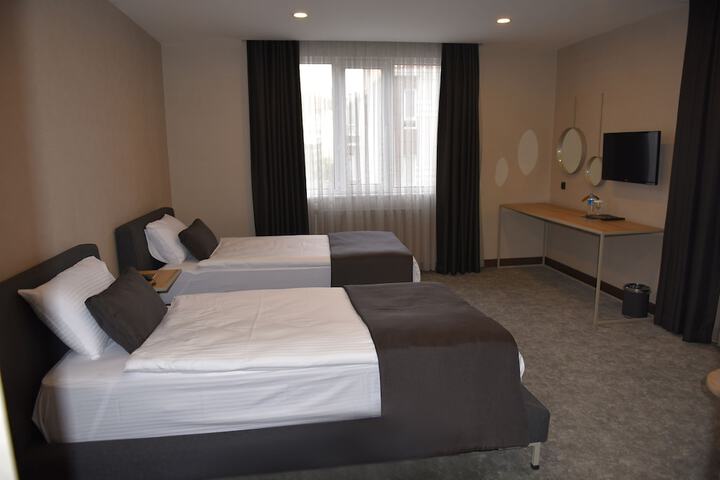Room 10 of 33