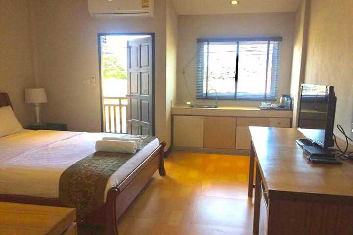 Room 9 of 18