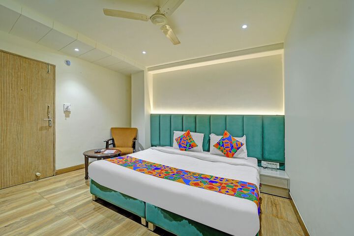Room 6 of 30