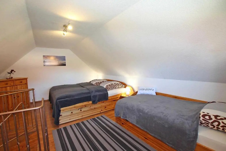 Room 4 of 15
