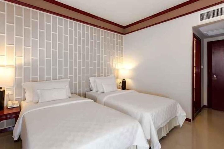 Room 5 of 39