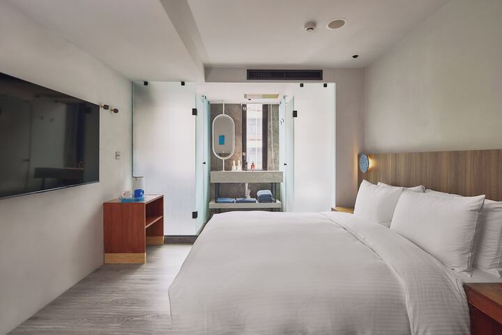 Room 32 of 95
