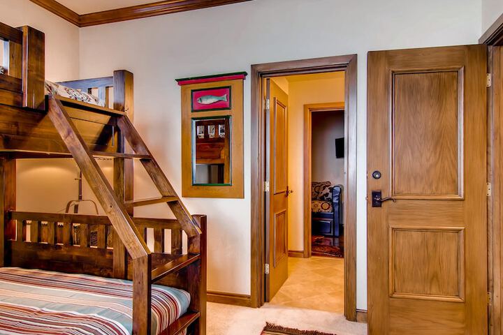Room 28 of 210