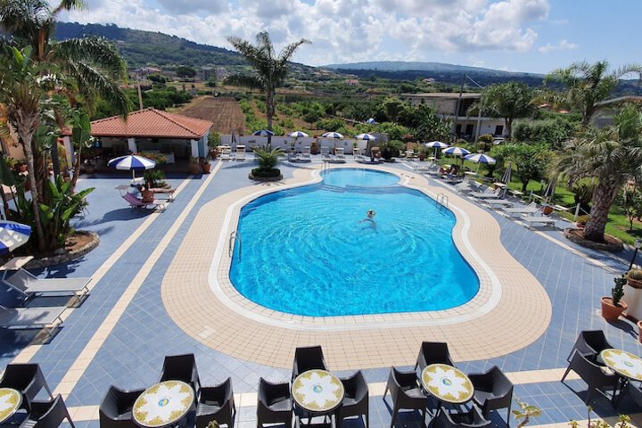 Hotel with Pool