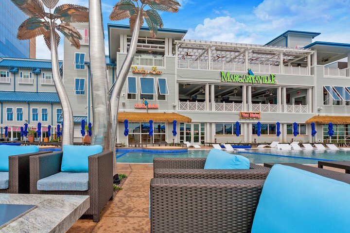 Poolside bar