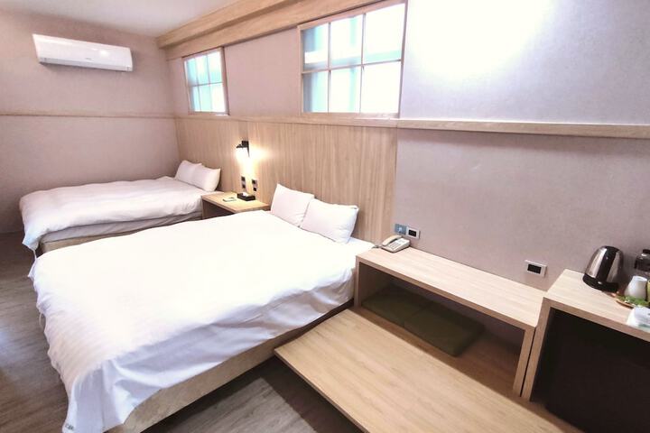 Room 9 of 27