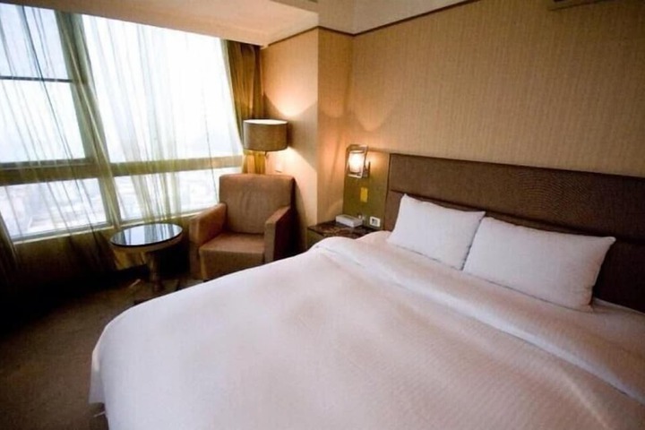 Room 17 of 35
