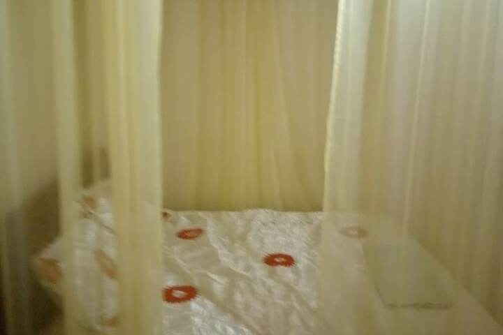 Room 7 of 25
