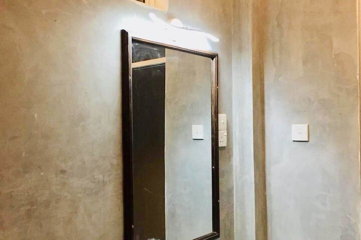 Room 13 of 30