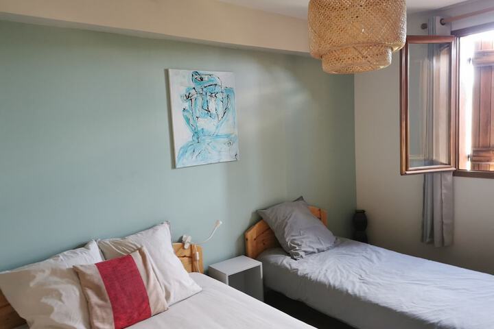Room 2 of 124