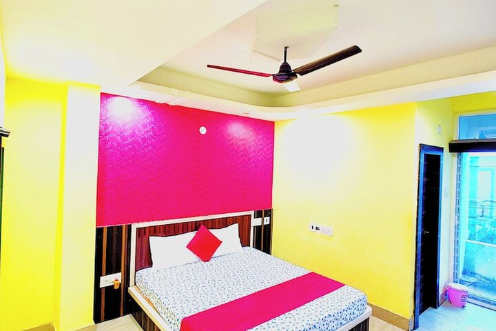 Room 8 of 12