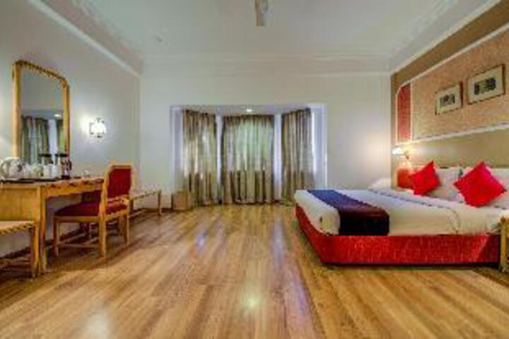 Capital O 1399 Hotel Yuvraj Palace