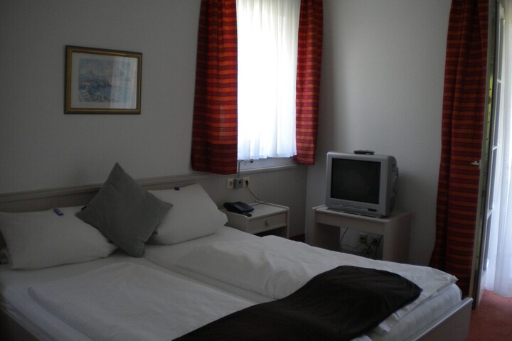 Room 2 of 39