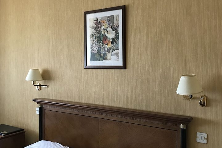 Room 10 of 64