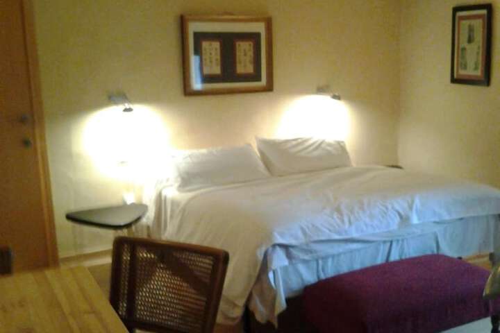 Room 10 of 32