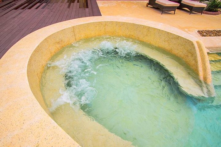 Pool Hotel