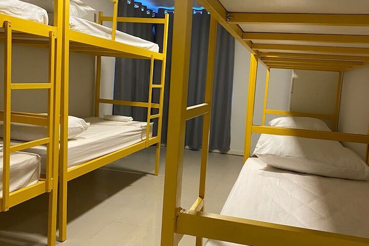 Room 13 of 32
