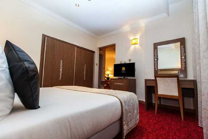 Room 13 of 32