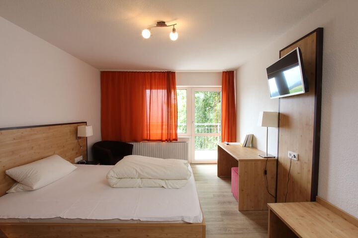 Room 3 of 35