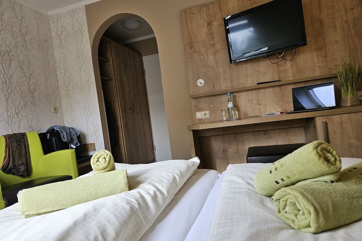 Room 10 of 29