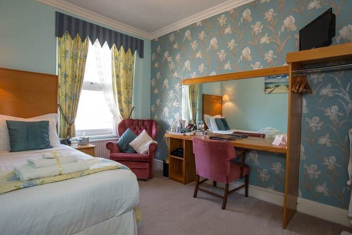 Room 5 of 63