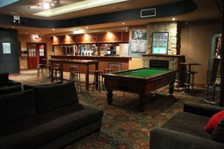 Lounge 13 of 19