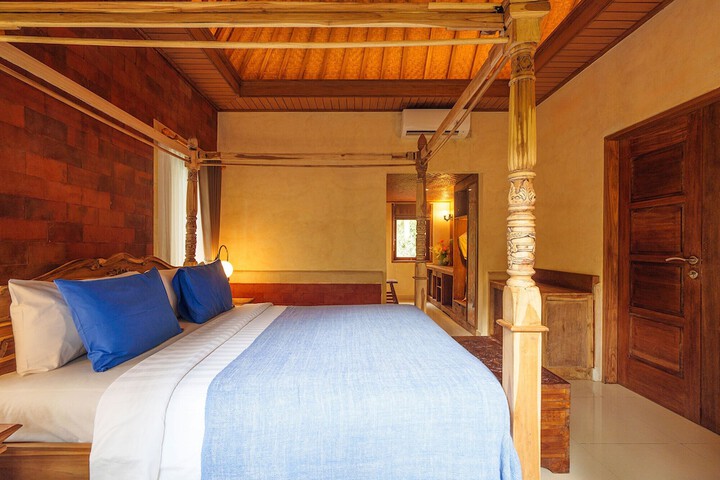 Room 9 of 53