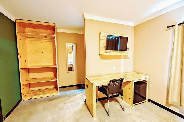 Room 17 of 27