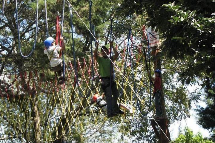Ropes course (team building)