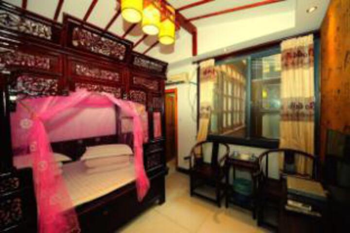 Room 10 of 12