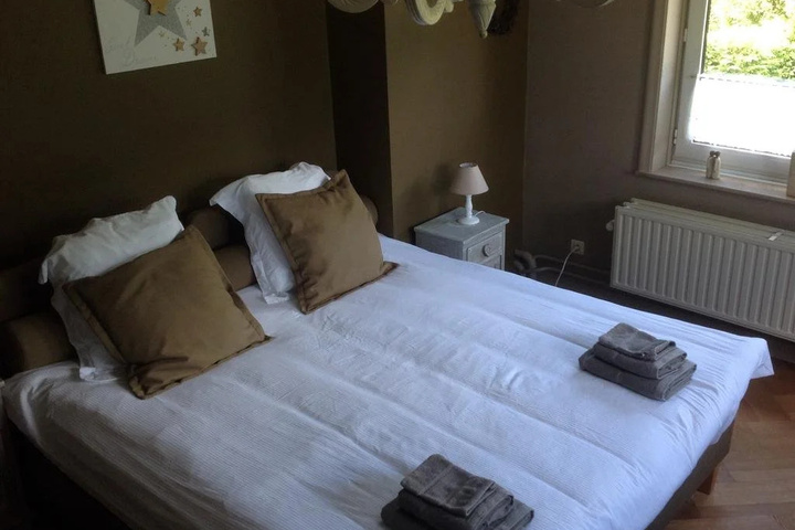Room 4 of 13