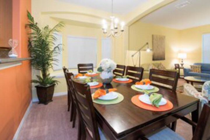 Dining 9 of 43