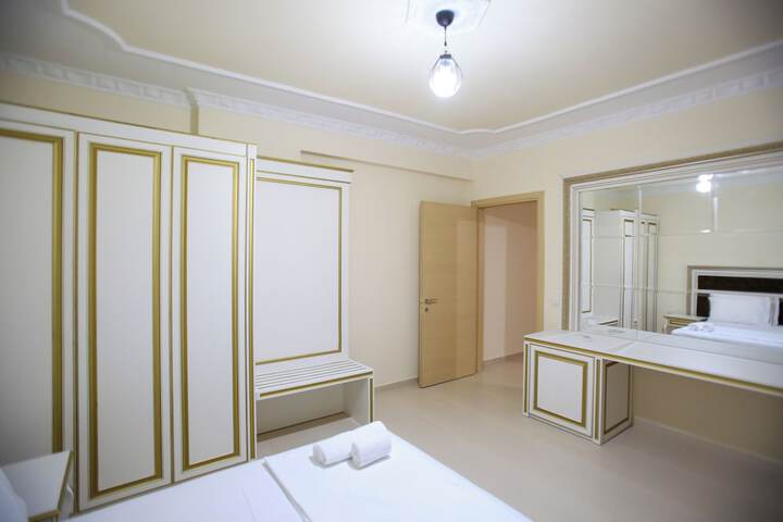 Room 32 of 95