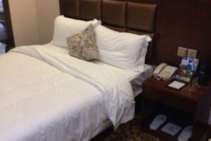 Room 33 of 59