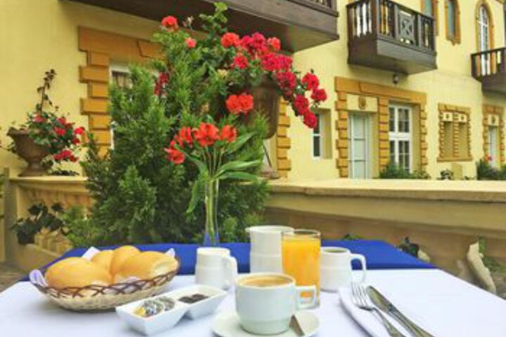 Breakfast/Coffee Service 7 of 32